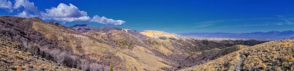 Uitzicht Wasatch Front Rocky Mountains Vanaf Oquirrh Mountains Met Herfstbladeren — Stockfoto