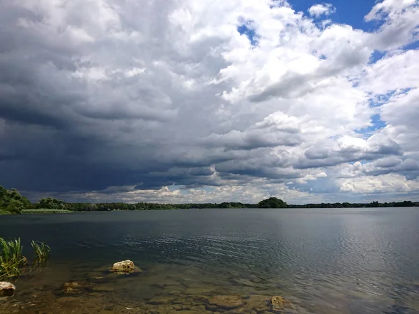 Fina Moln Den Vackra Blå Himlen — Stockfoto