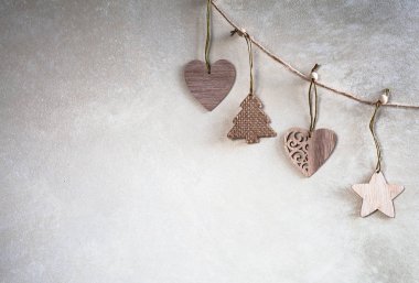 Altın sarısı güzel bir arka planda Noel süsü. Noel arkaplanı.