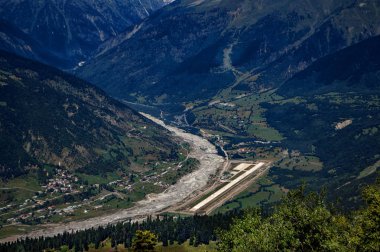 Mestia Kraliçe Tamara Havaalanı