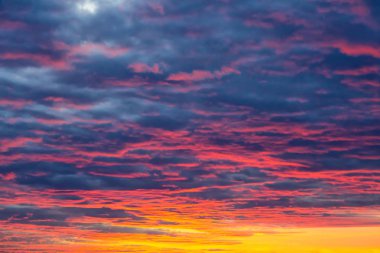 Gökyüzü kan kırmızı günbatımı doğal olay siyah bulutlar kontrast