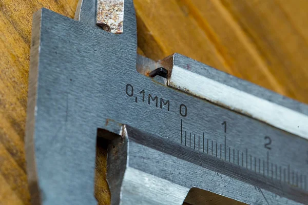 Herramientas de medición manuales de alta precisión - pinzas vernier bro —  Fotos de Stock