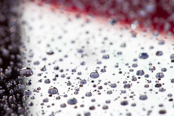 El fondo Abstracto gris con el color degradado gotas de agua sobre el cristal con la reflexión, bockeh, macro —  Fotos de Stock