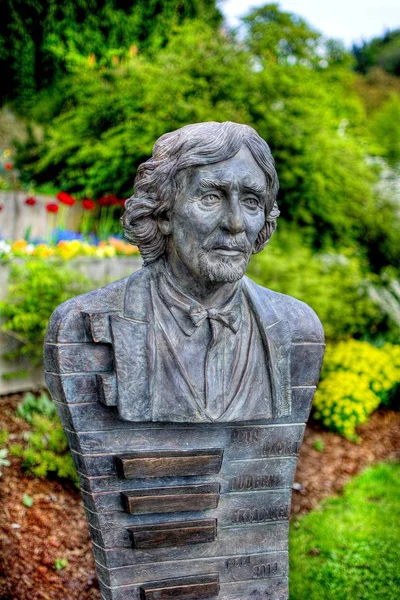 Statue von Petr Hapka - Hauptkolonnade im kleinen westböhmischen Kurort marianske lazne (marienbad) - Tschechische Republik — Stockfoto