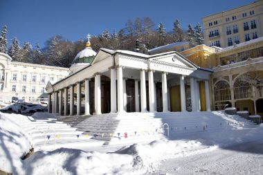Cross Spring Pavyonu - küçük batı Bohemian kaplıca kasabası Marianske Lazne (Marienbad) maden suyu - Çek Cumhuriyeti