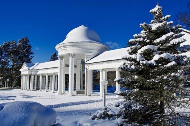 Kışın Karolina İlkbahar Colonnade - küçük batı Bohemya kaplıca kasabası Marianske Lazne (Marienbad) - Çek Cumhuriyeti