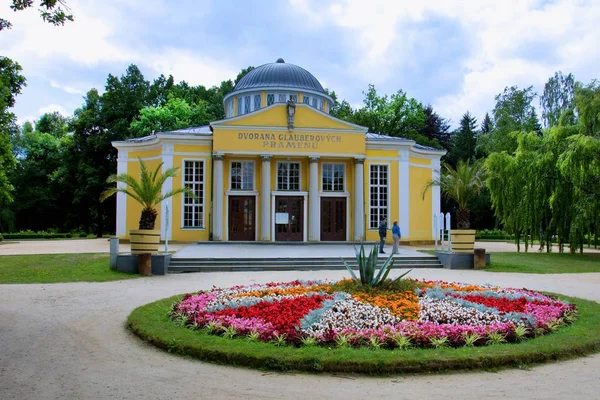 Mineral Glauber springs Pavyonu - küçük batı Bohemya kaplıca kasabası Frantiskovy Lazne (Franzensbad) - Çek Cumhuriyeti