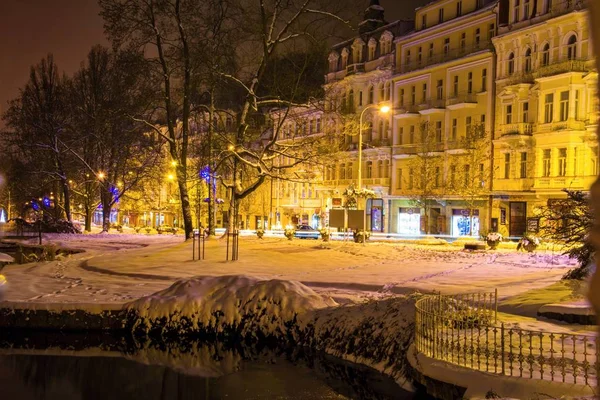 Küçük Batı Bohemian spa kasabasında merkezi Spa Parkı Marianske Lazne (Marienbad)-Çek Cumhuriyeti