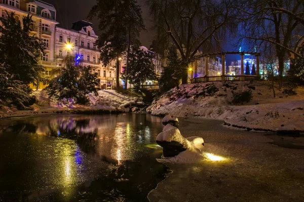Küçük Batı Bohemian spa kasabasında merkezi Spa Parkı Marianske Lazne (Marienbad)-Çek Cumhuriyeti