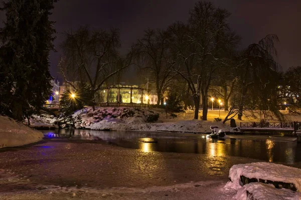 Küçük Batı Bohemian spa kasabasında merkezi Spa Parkı Marianske Lazne (Marienbad)-Çek Cumhuriyeti