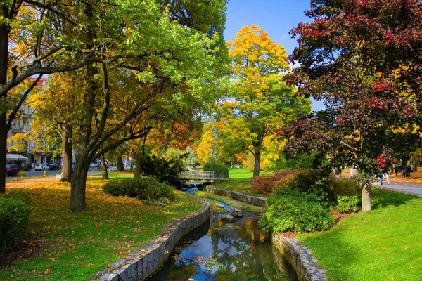 Sonbahar Merkez spa Park'ta - küçük Batı bohem spa resort Marianske Lazne (Marienbad) - Çek Cumhuriyeti