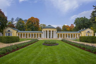 Colonnade madensuyu bahar Ferdinand küçük Batı bohem spa Town Marianske Lazne (Marienbad) - Çek Cumhuriyeti
