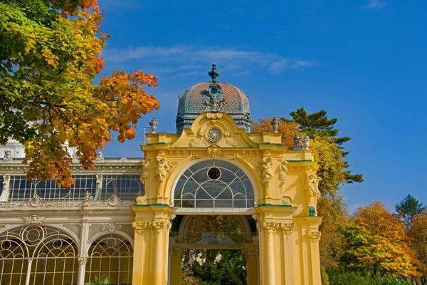 Outono na grande cidade termal Marianske Lazne (Marienbad) - República Checa - (setembro, novembro 2017 ) — Fotografia de Stock