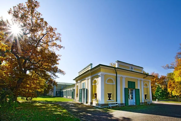 La columnata de los manantiales de agua mineral - Frantiskovy Lazne (Franzensbad ) — Foto de Stock