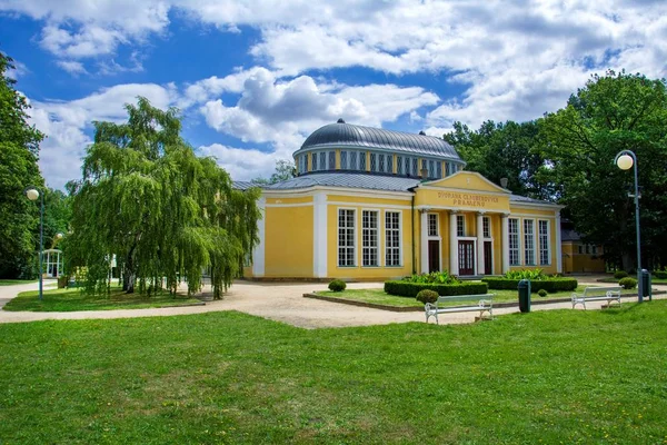 Maden suyu Hall Glauber - küçük kaplıca kenti Frantiskovy Lazne (Franzensbad) Çek Cumhuriyeti (bölge Karlovy Vary batı kısmında yaylar.)