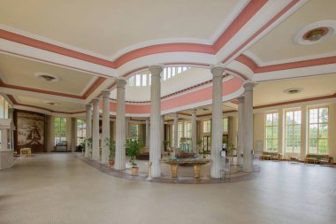 Maden suyu kaynağı Glauber - Frantiskovy Lazne (Franzensbad) - Çek Cumhuriyeti 'nin batısındaki Cheb şehrinin kuzeyinde yer alır.