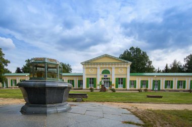 Maden suyu sütunlu yaylar - küçük kaplıca kenti Frantiskovy Lazne (Franzensbad) Çek Cumhuriyeti (bölge Karlovy Vary Batı kesiminde)