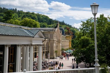 Marianske Lazne (Marienbad) - büyük ünlü bohem spa town Çek Cumhuriyeti (bölge Karlovy Vary batı kesiminde ana colonnade)