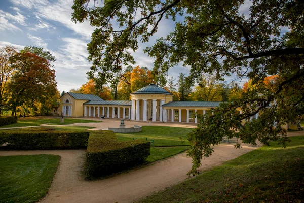 Maden suyu kaynağı Ferdinand (Ferdinanduv pramen) - Batı Bohemya spa kasabası Marianske Lazne (Marienbad) - Çek Cumhuriyeti