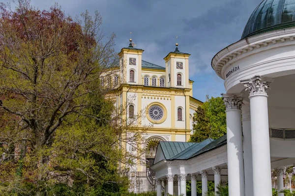 Catholic Church Colonnade Mineral Water Spring Karolinin Pramen Marianske Lazne — Stock Photo, Image