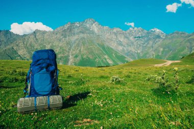 Sırt çantası ile köpük Kafkasya çerçevede hiking