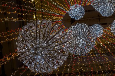 Noel süslemeleri sıkı Ticaret Merkezi Binası