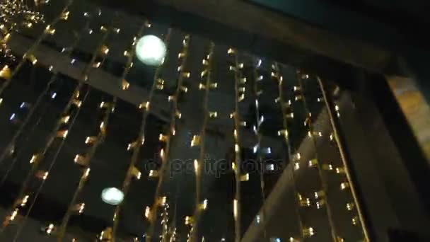 Світлодіодні ліхтарі та конструкції світяться в торговому центрі — стокове відео