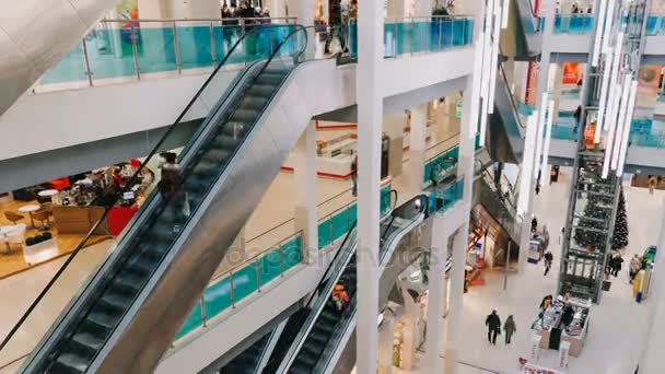 Time-Lapse obchodní centrum a eskalátor, spěchajících lidí, 4k — Stock video