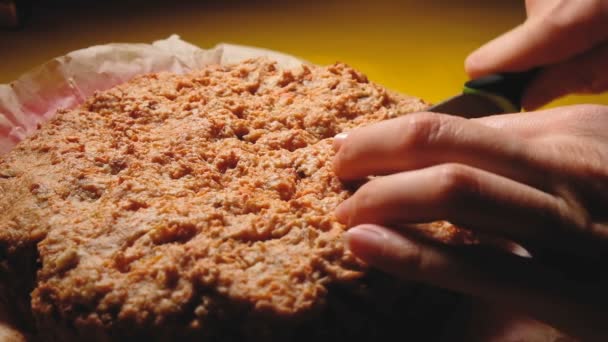 Girl cuts off a piece of cake and takes it out, close-up — Stock Video