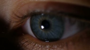 Güzel mavi göz closeup, 4k.