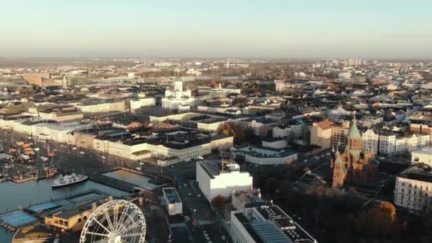 Helsinki belvárosában légi felvétel napkeltekor — Stock videók