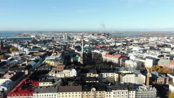 Iglesia de St. Johns en Helsinki, Helsinki vista aérea del paisaje urbano — Vídeos de Stock