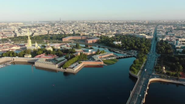 Amazing view of the Peter and Paul fortress and Trinity bridge from the air at dawn in the summer. — Stock Video