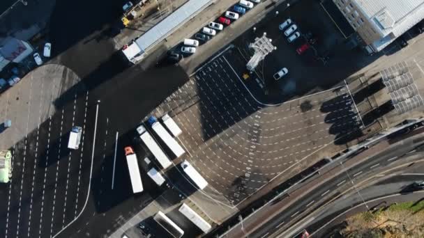 Víceúrovňové silnice a výletní loď v helsinském přístavu letecké zobrazení — Stock video