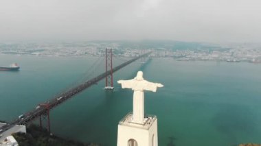 Ponte De Abril Lizbon Köprüsü Nehir ve İsa Anıtı
