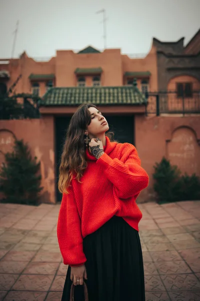 Young Woman Red Wool Pullover Bag — Stock Photo, Image