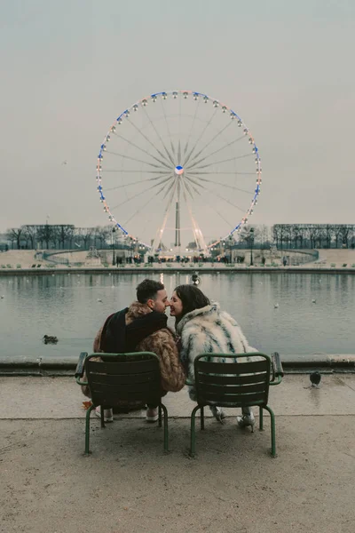 Влюбленная Пара Париже — стоковое фото