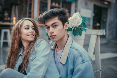 İki aşık iyi vakit geçiriyor. Sevgililer günü