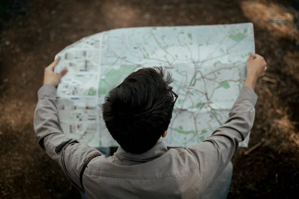 Jovem Adolescente Caminhante Com Mapa Madeira — Fotografia de Stock
