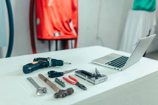 Crafts Work Table Crafts Workshop Design Workshop Laptop Tools — Stock Photo, Image