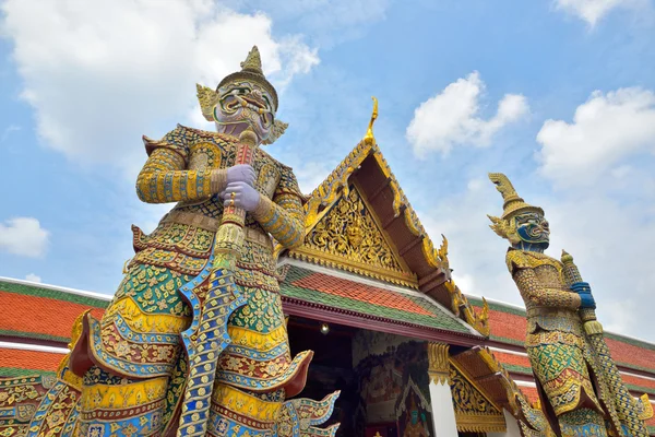 Wat Phra Kaew'de dev heykel — Stok fotoğraf