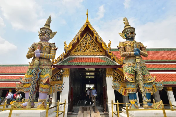 Giant Sculpture på Wat Phra Kaew — Stockfoto