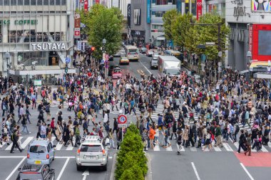 Shibuya'da yayalar yürüyor 