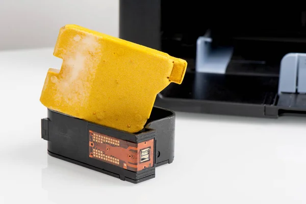 Yellow ink cartridge — Stock Photo, Image