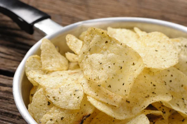 Snack mit Kartoffelchips — Stockfoto