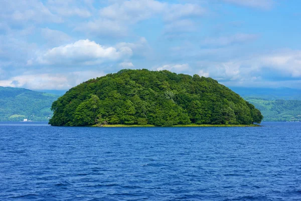 Insel im toya-see — Stockfoto