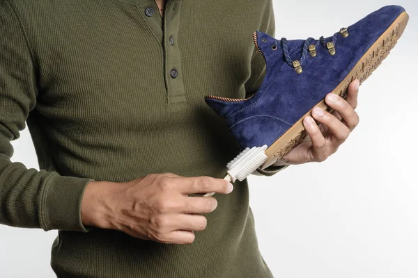 Чистка обуви — стоковое фото
