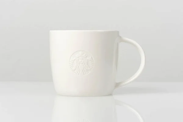 Starbucks coffee cup — Stock Photo, Image
