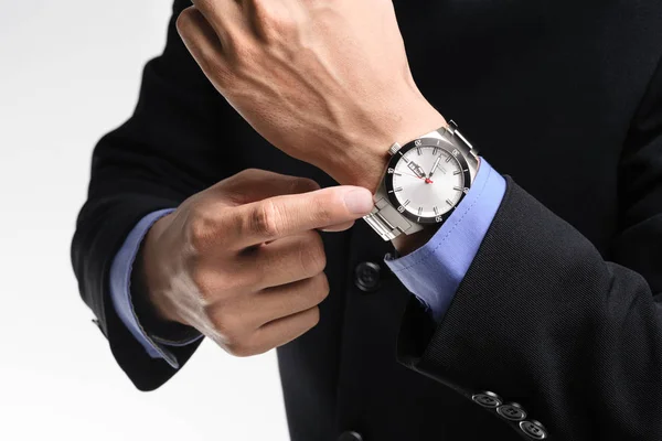 Роскошные часы для мужчин — стоковое фото