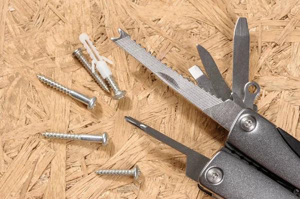 Wielofunkcyjny nóż ze stali nierdzewnej — Zdjęcie stockowe